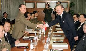 Vietnam defense minister, Japanese defense chief meet